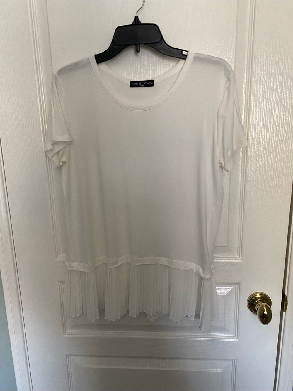 Kim & Cami off white Short Sleeve Tee with Pleated Hem Panel
